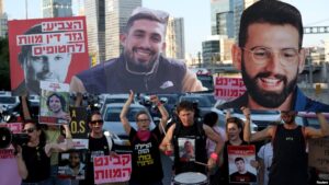 Tuntut Pembebasan Sandera, Ratusan Demonstran Blokir Jalan Utama Tel Aviv